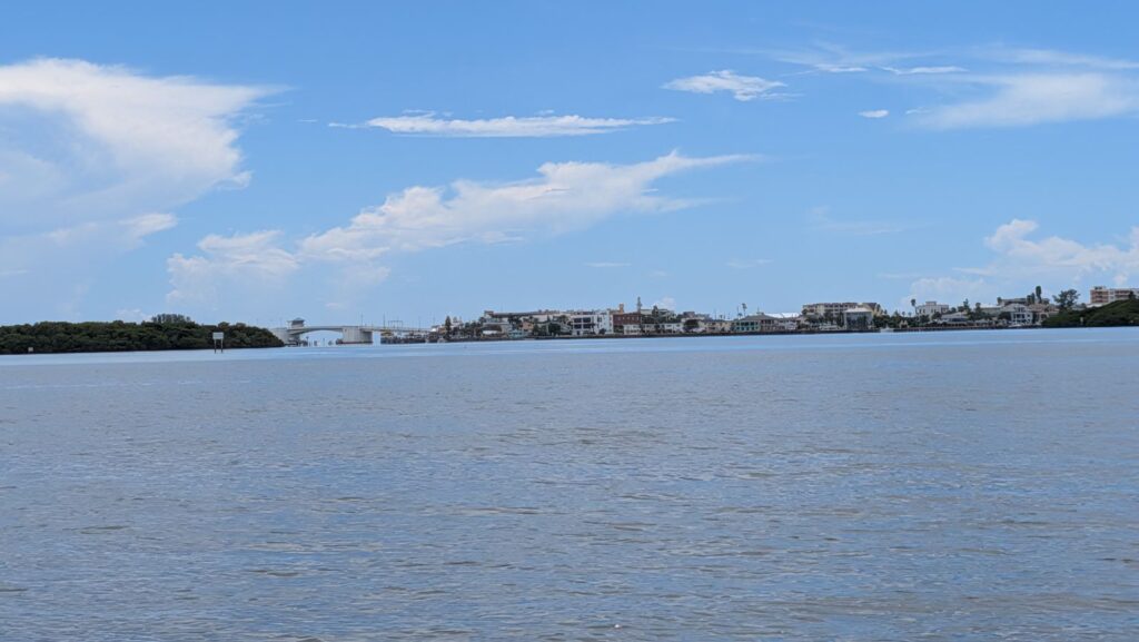 Du thuyền vịnh Tampa – mò nghêu